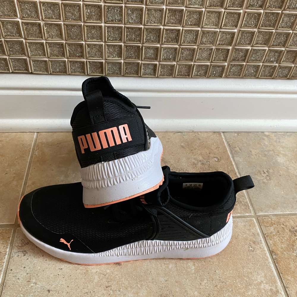 Puma running walking shoe women’s size 8.5 US.
